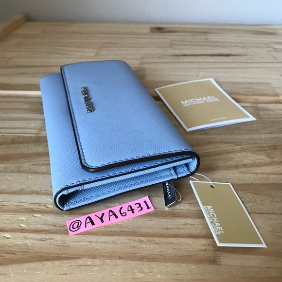 Michael Kors wallet🎈🎈 - Picture 3 of 7